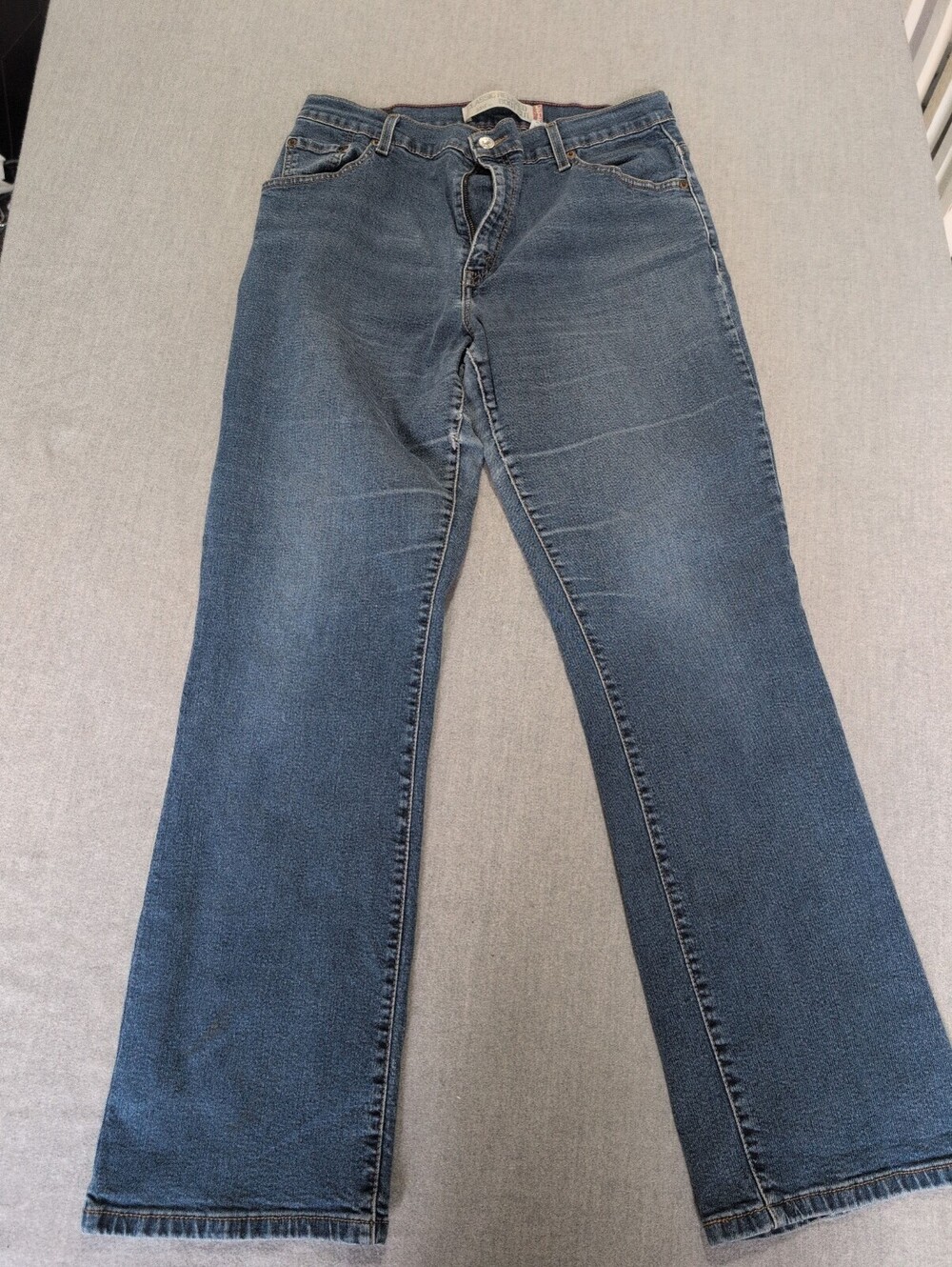 Levi's 550 Relaxed Boot Cut jeans size 16